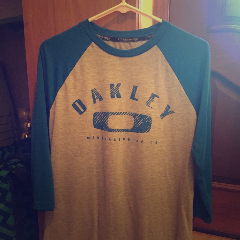 Oakley shirt